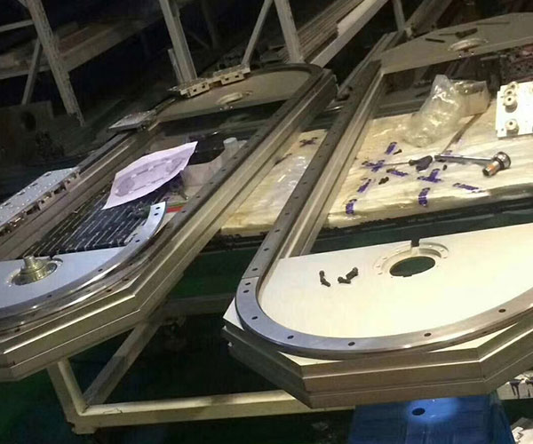 环型外部行走轴