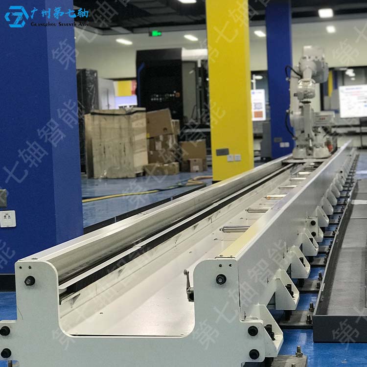 定制工业机器人地轨.jpg